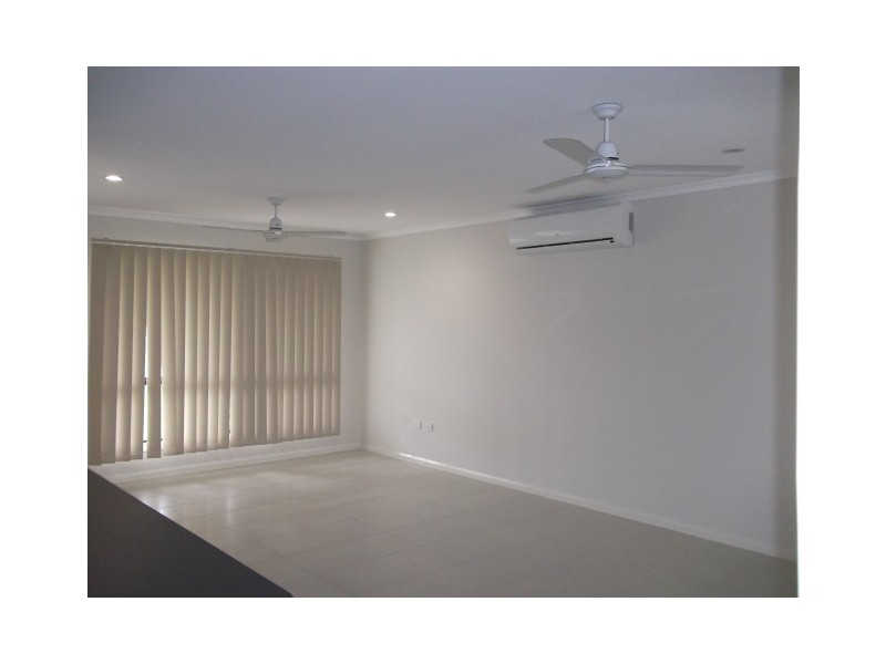 12 Lochern Way, Bushland Beach QLD 4818
