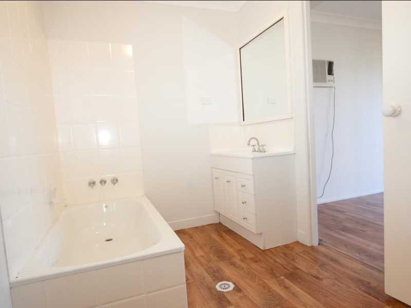 12 Barnaby Court, Burdell QLD 4818