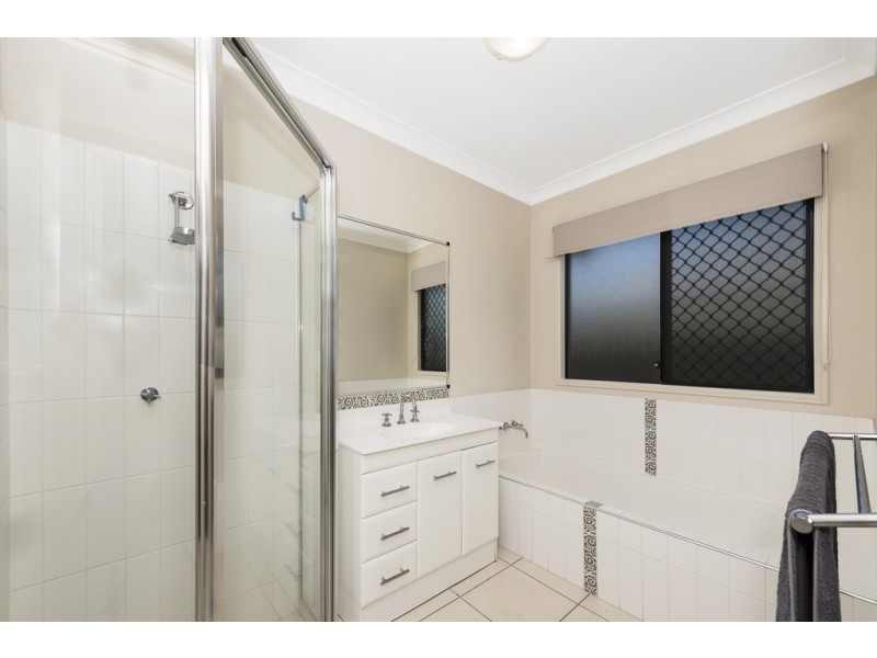 33 Anchorage Circuit, Bushland Beach QLD 4818