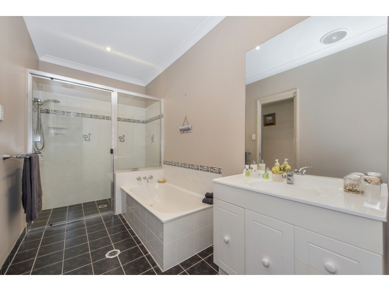 3 Hickory Court, Bushland Beach QLD 4818