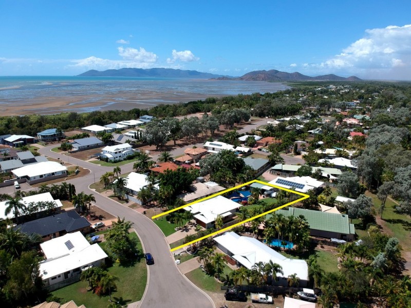 3 Hickory Court, Bushland Beach QLD 4818