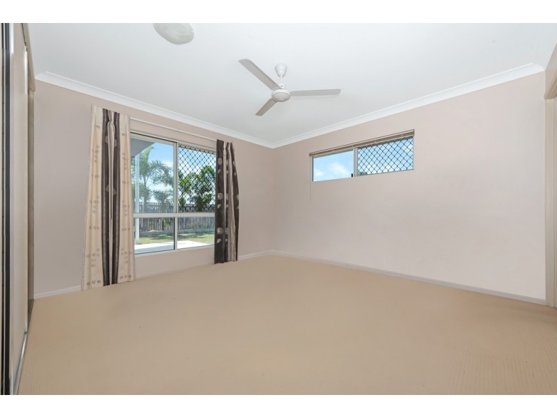 15 Mariala Court, Bushland Beach QLD 4818