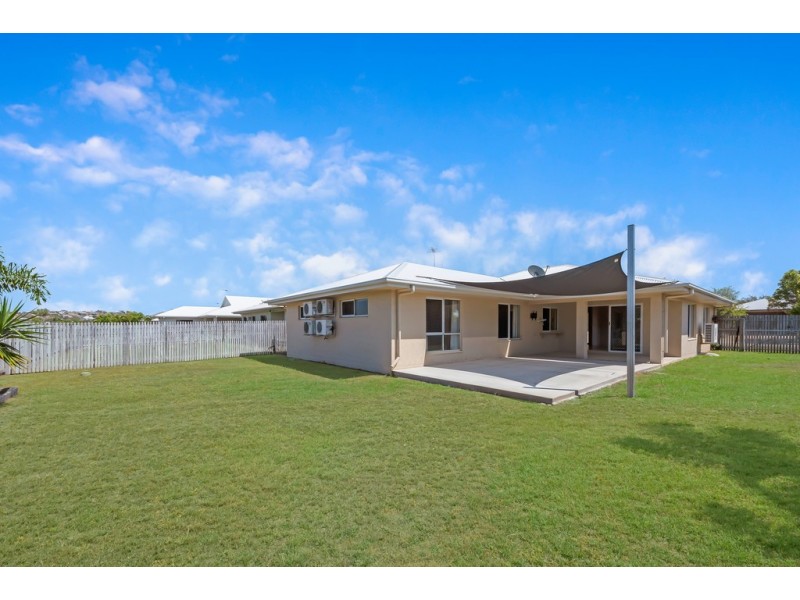 15 Mariala Court, Bushland Beach QLD 4818