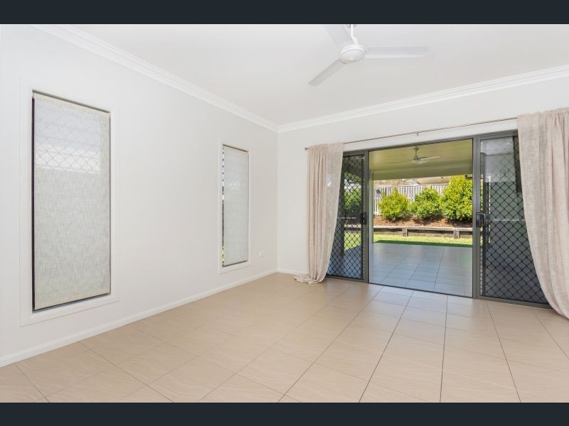 33 Hillock Crescent, Bushland Beach QLD 4818