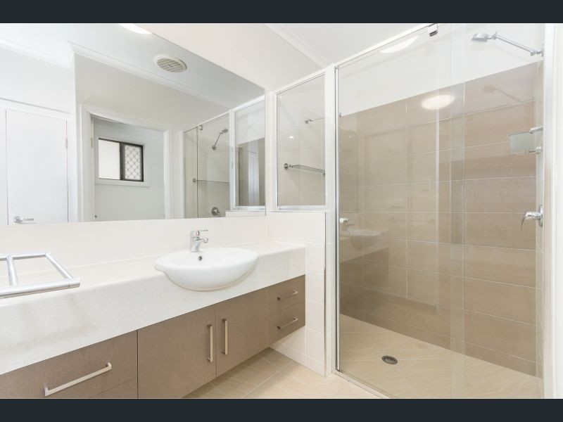 33 Hillock Crescent, Bushland Beach QLD 4818