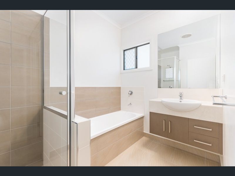 33 Hillock Crescent, Bushland Beach QLD 4818