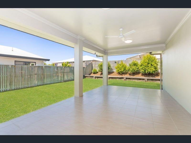 33 Hillock Crescent, Bushland Beach QLD 4818