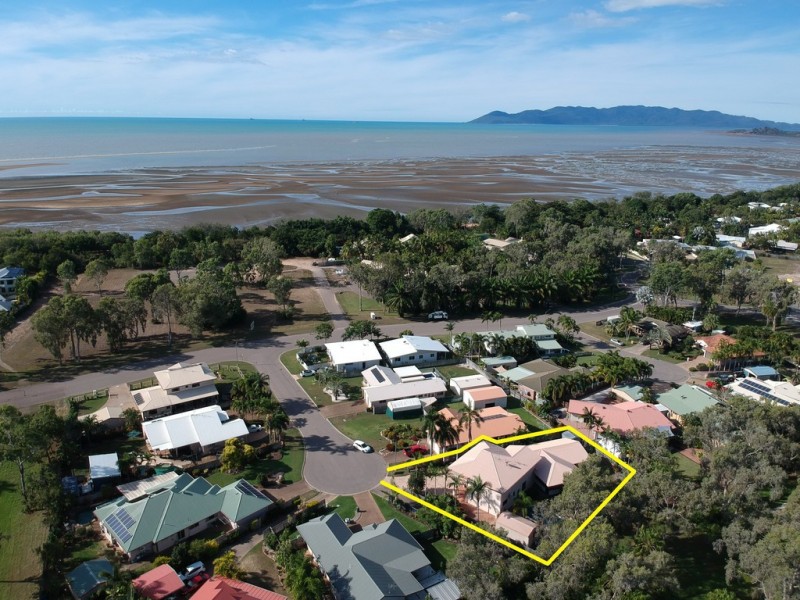 4 Alba Court, Bushland Beach QLD 4818