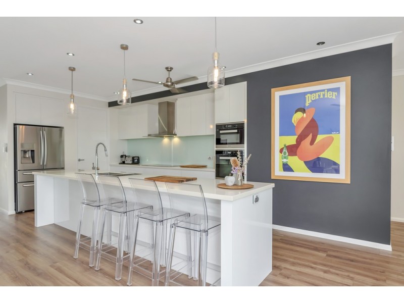 12 Carabeen Court, Mount Low QLD 4818