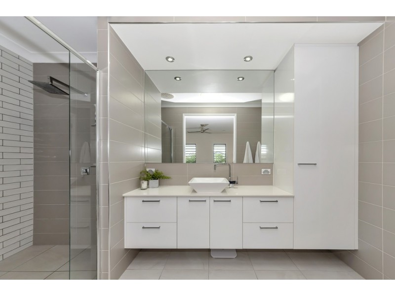 12 Carabeen Court, Mount Low QLD 4818