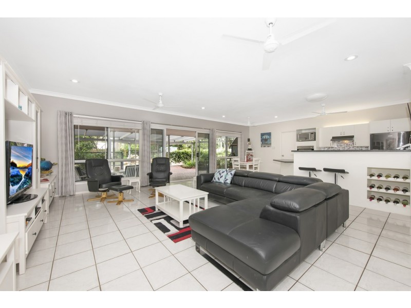 22 Mostyn Crescent, Bushland Beach QLD 4818