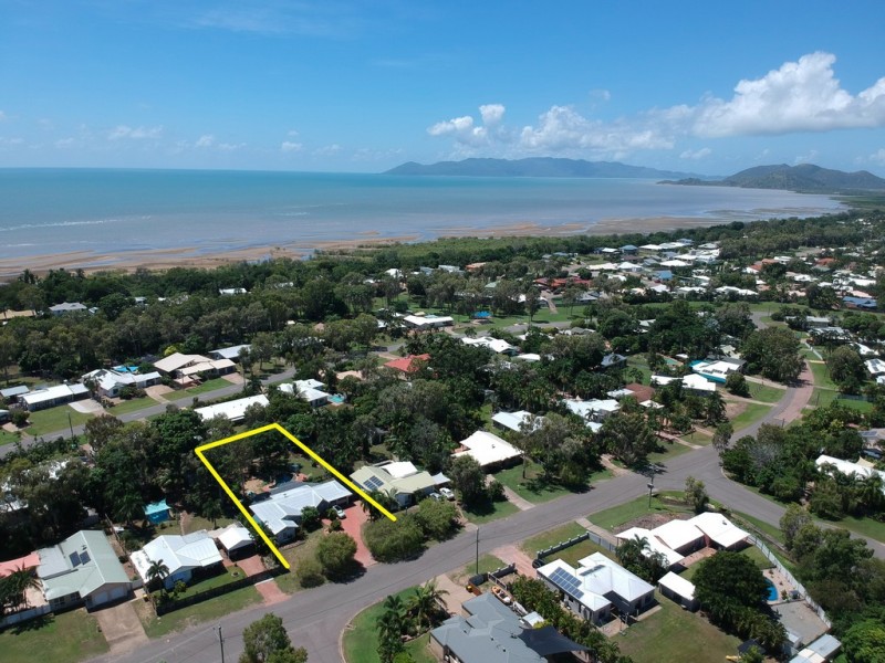 22 Mostyn Crescent, Bushland Beach QLD 4818