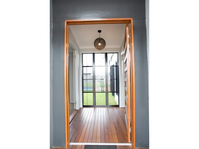 31 Sunburst Street, Mount Low QLD 4818