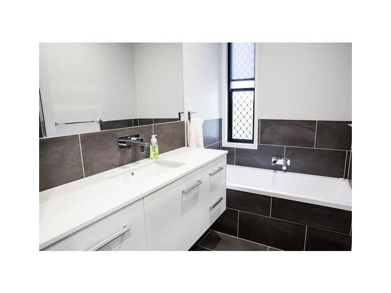 31 Sunburst Street, Mount Low QLD 4818