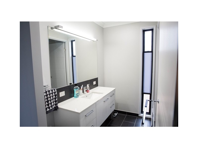 31 Sunburst Street, Mount Low QLD 4818