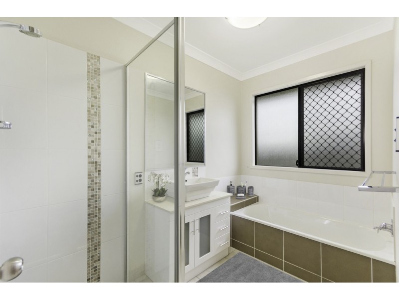 1 Chislett Court, Mount Low QLD 4818