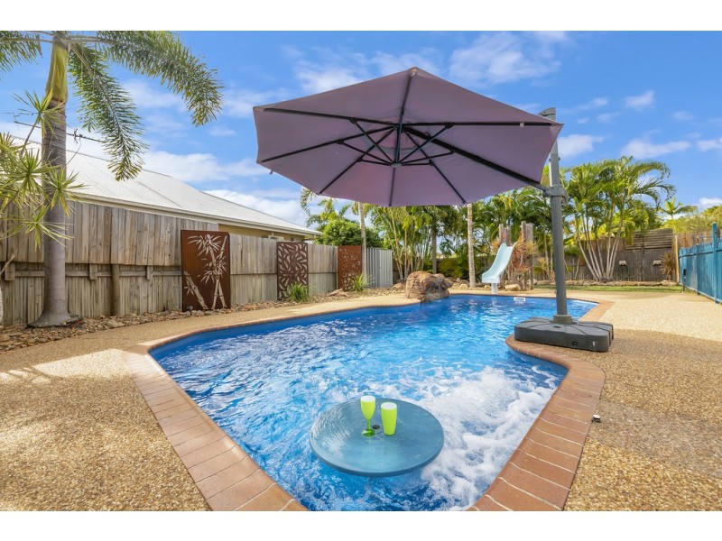 2 Donostia Crescent, Bushland Beach QLD 4818