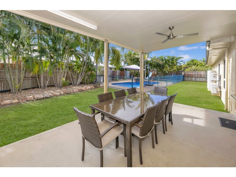 2 Donostia Crescent, Bushland Beach QLD 4818