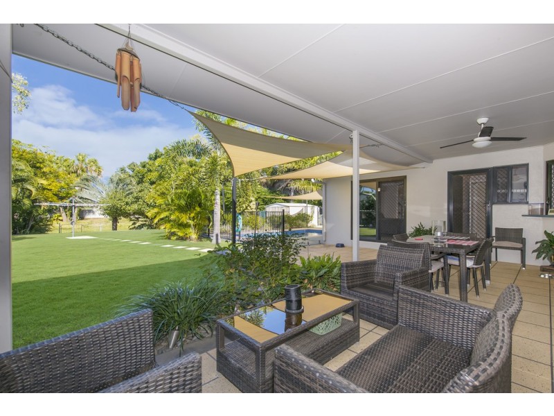 5 Pacific Avenue, Bushland Beach QLD 4818