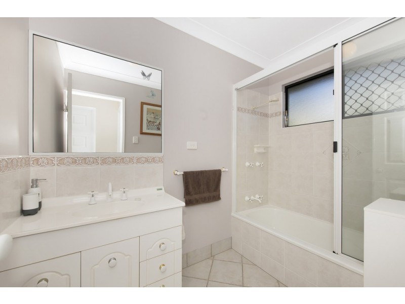 5 Pacific Avenue, Bushland Beach QLD 4818