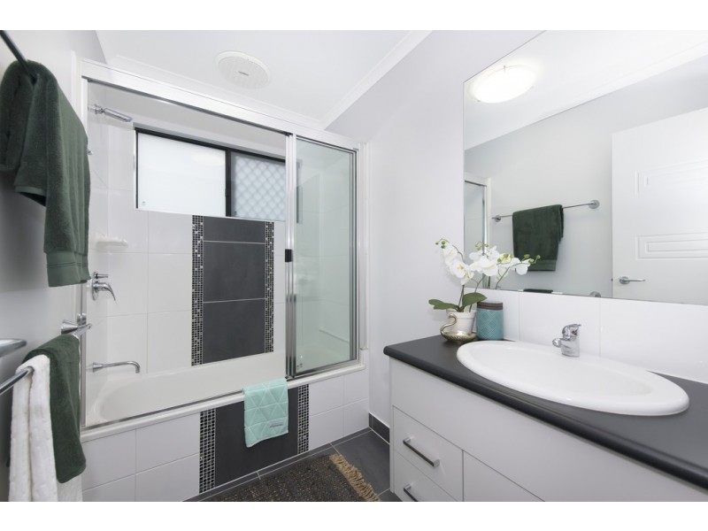 2 Pincer Court, Bushland Beach QLD 4818