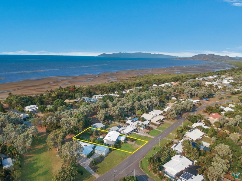 92 Coutts Drive, Bushland Beach QLD 4818