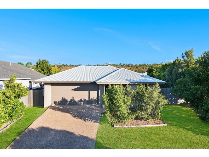 7 Hillock Crescent, Bushland Beach QLD 4818
