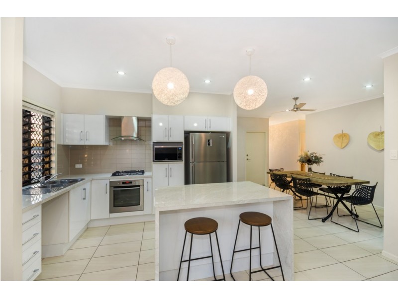 8 Chislett Court, Mount Low QLD 4818