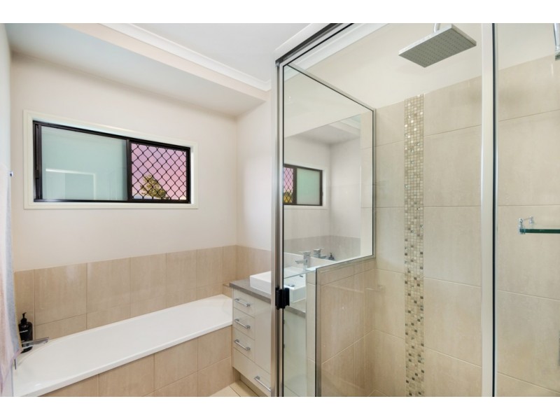 8 Chislett Court, Mount Low QLD 4818