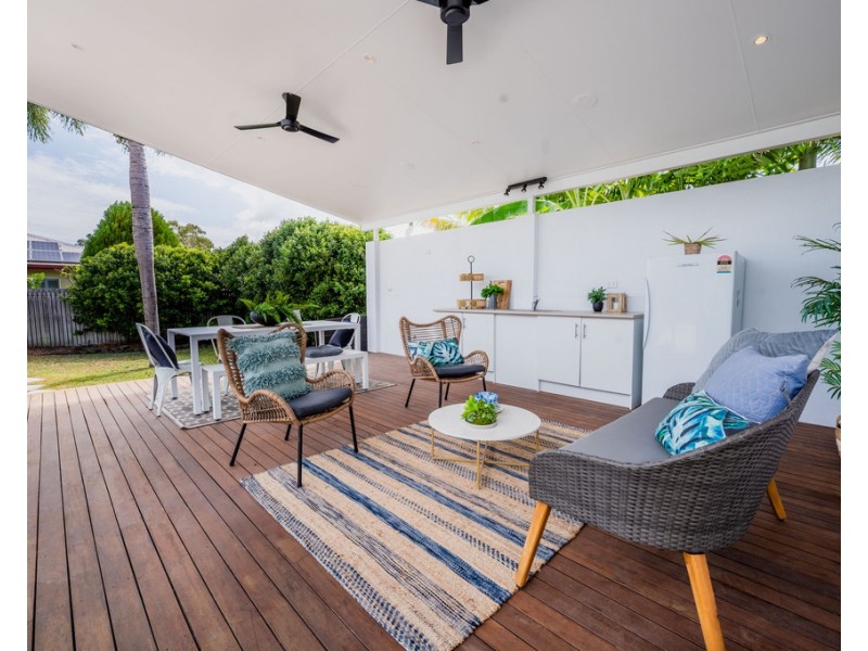 37 Waterview Drive, Bushland Beach QLD 4818