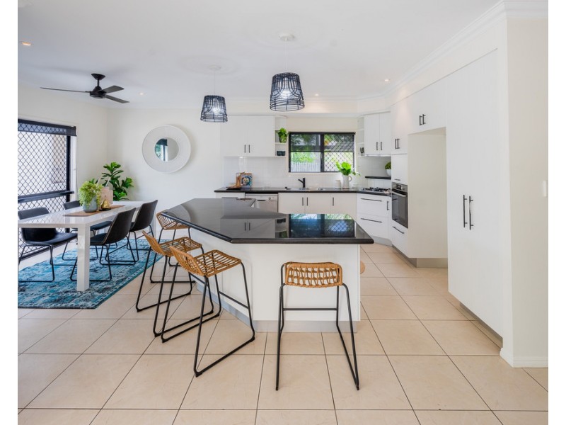37 Waterview Drive, Bushland Beach QLD 4818