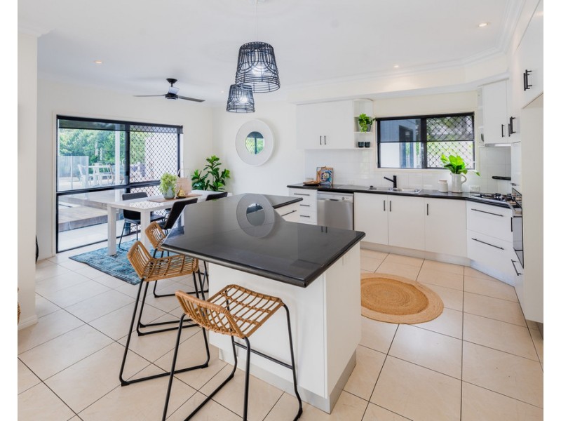 37 Waterview Drive, Bushland Beach QLD 4818