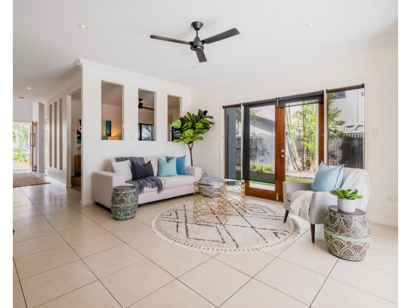 37 Waterview Drive, Bushland Beach QLD 4818