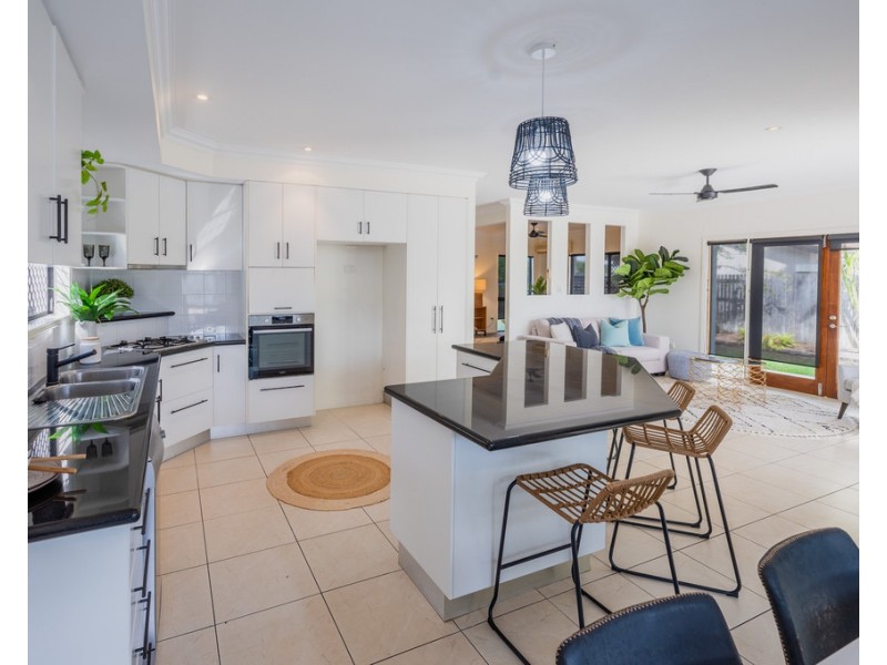 37 Waterview Drive, Bushland Beach QLD 4818