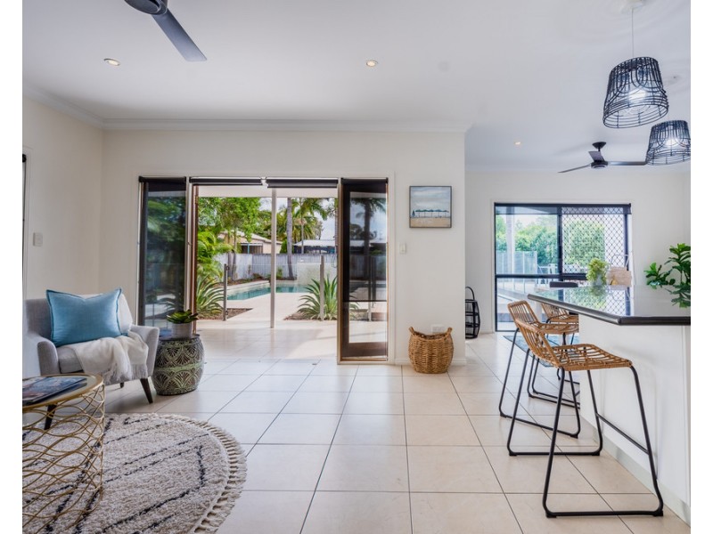 37 Waterview Drive, Bushland Beach QLD 4818
