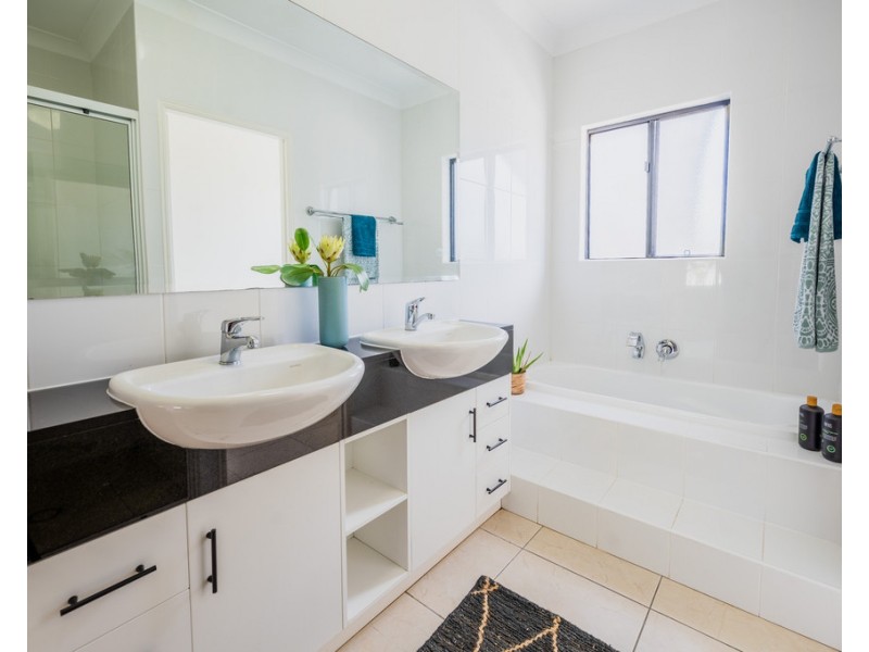 37 Waterview Drive, Bushland Beach QLD 4818