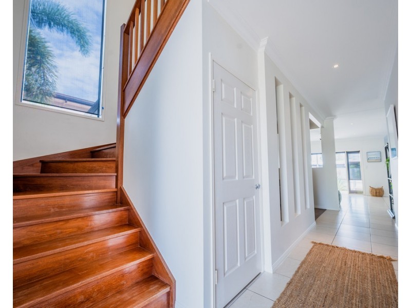 37 Waterview Drive, Bushland Beach QLD 4818