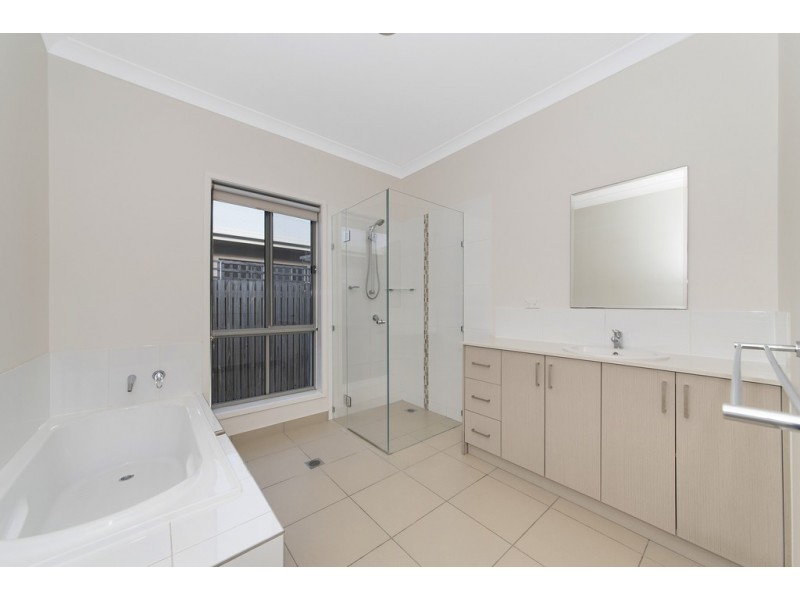 25 Barratonia Way, Mount Low QLD 4818