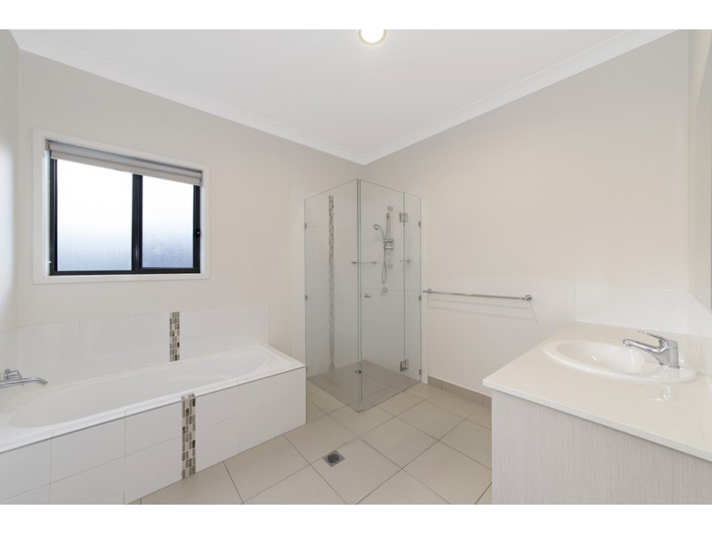 25 Barratonia Way, Mount Low QLD 4818