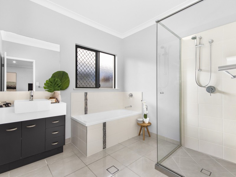 11 Sunburst Street, Mount Low QLD 4818