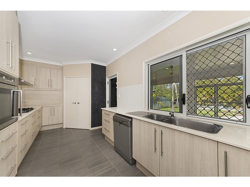 34 Kirrama Court, Bushland Beach QLD 4818