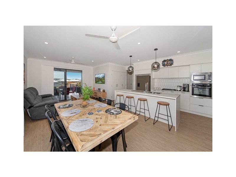 8 Holbourne Street, Bushland Beach QLD 4818