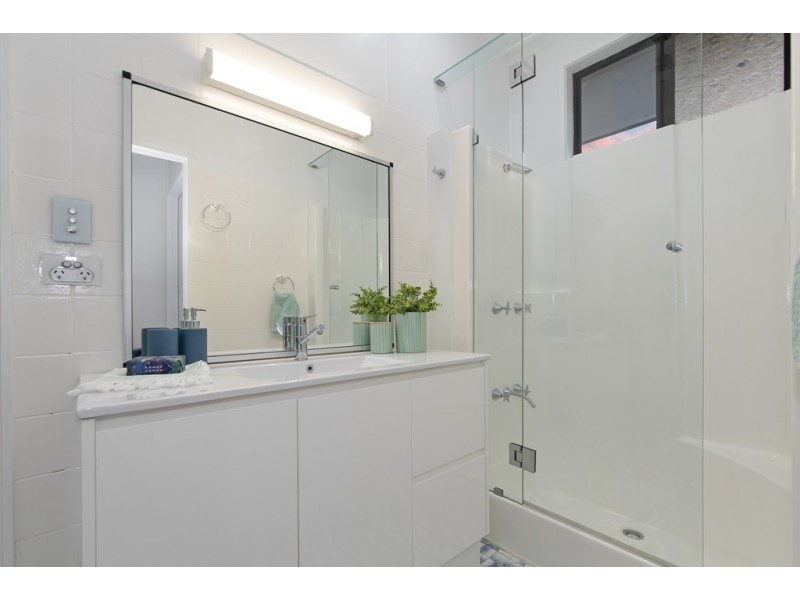 10 The Esplanade, Toolakea QLD 4818