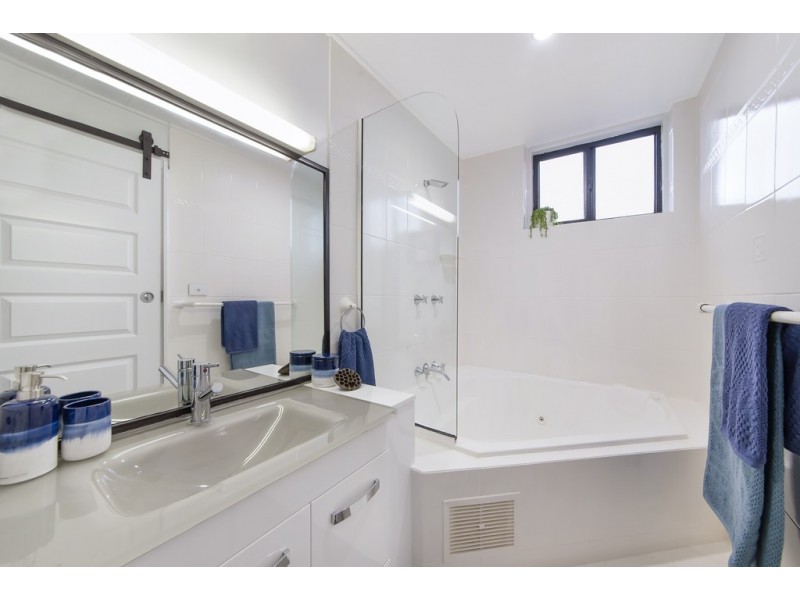 10 The Esplanade, Toolakea QLD 4818