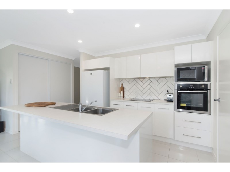 65 Fremont Street, Mount Low QLD 4818