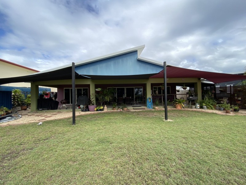 18 The Esplanade, Toolakea QLD 4818