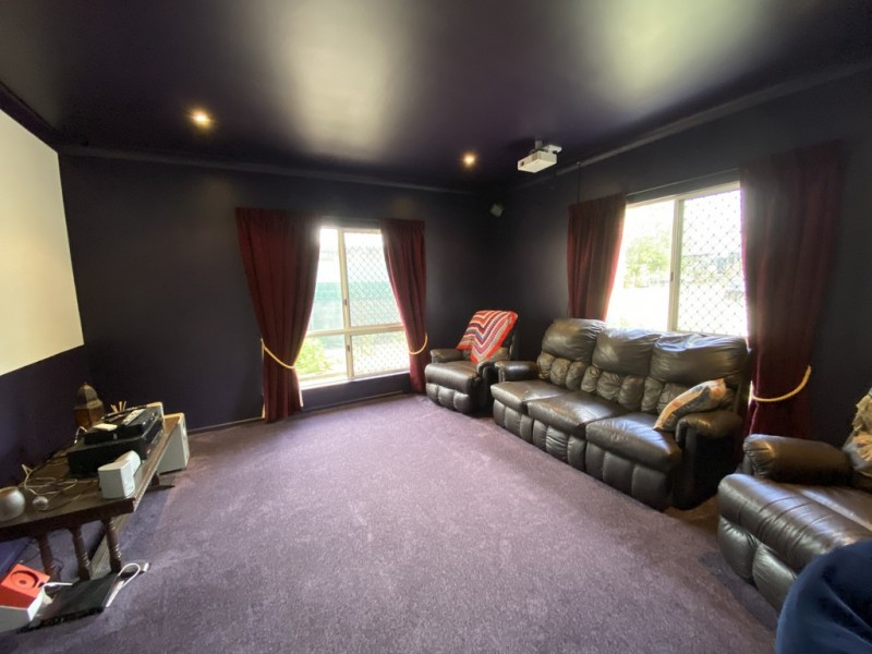 18 The Esplanade, Toolakea QLD 4818