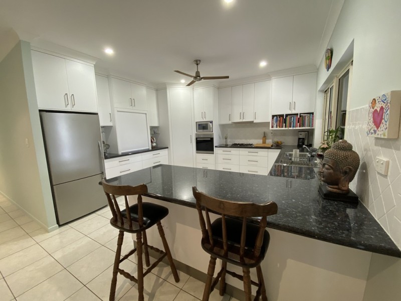 18 The Esplanade, Toolakea QLD 4818