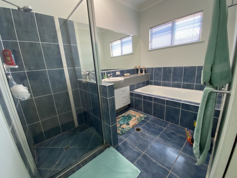 18 The Esplanade, Toolakea QLD 4818