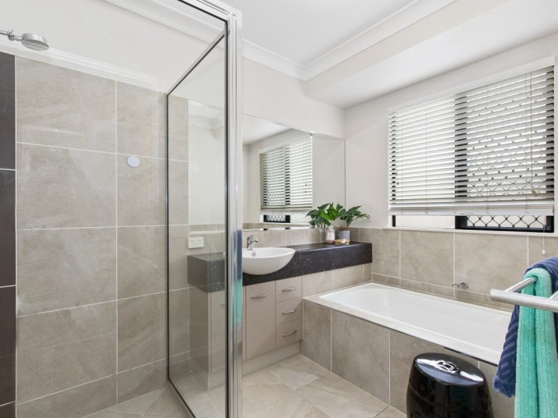 17 Nova Street, Mount Low QLD 4818